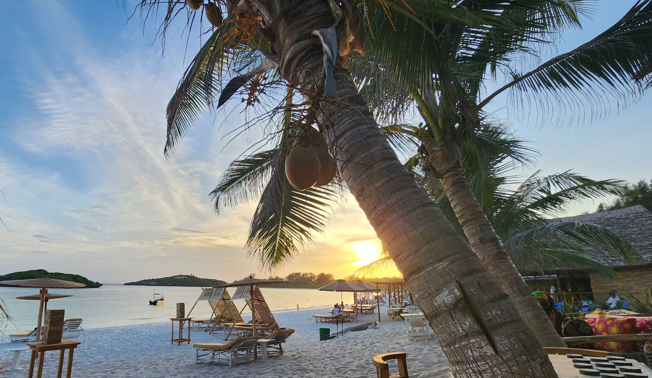 zanzibar-sundowners-on-beach