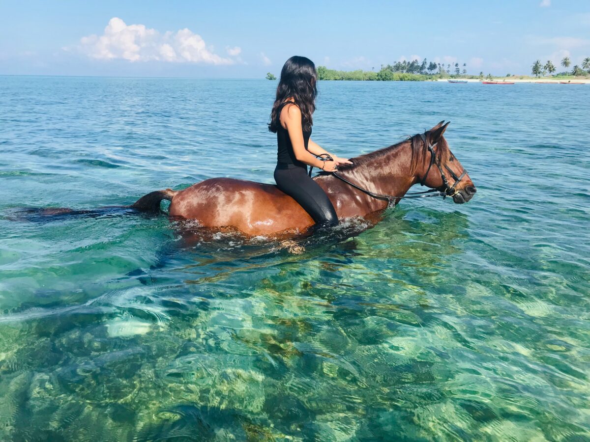 woman-horse-riding-zanzibar