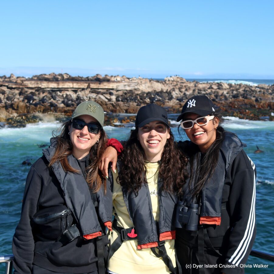 three-ladies-whale-tour-mariedynamics