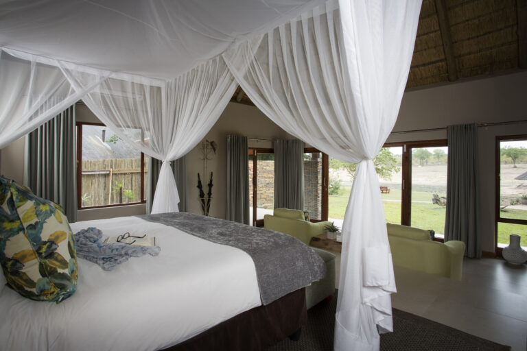 arathusa-safari-lodge-water-facing-suite-2