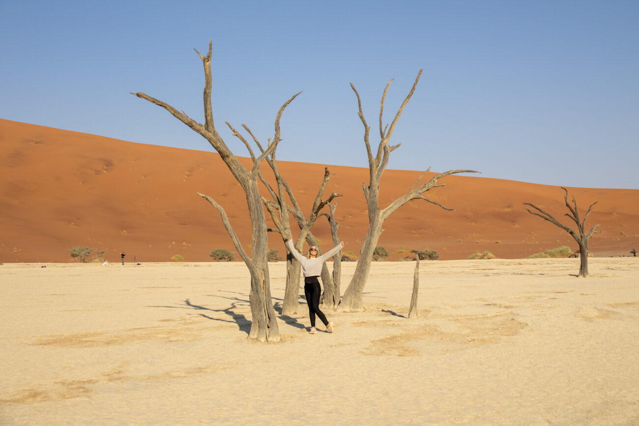 woman-posing-sossusvlei-deadvlei