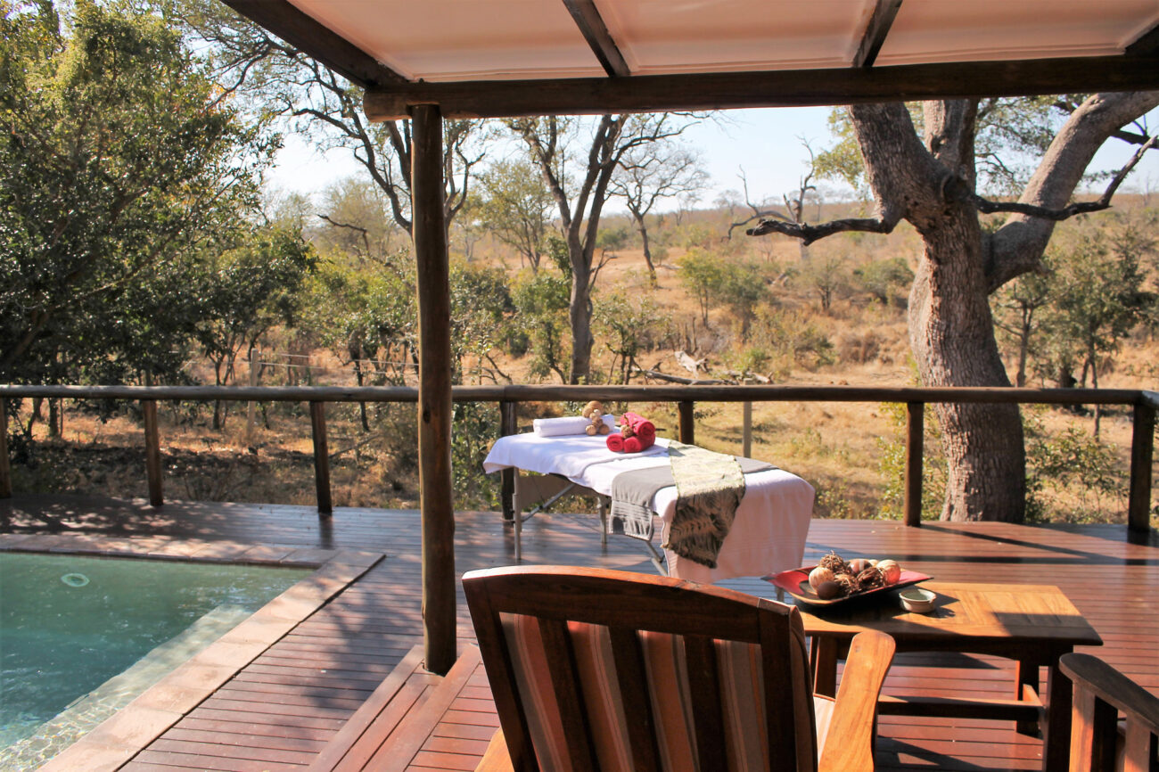 idube-massage-on-private-deck